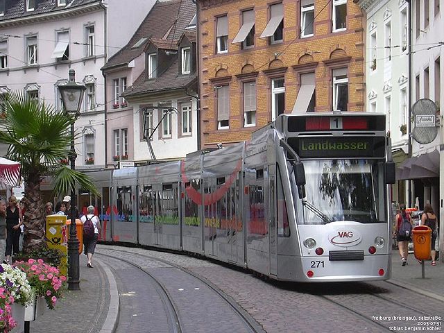 ザルツ通を走る路面電車